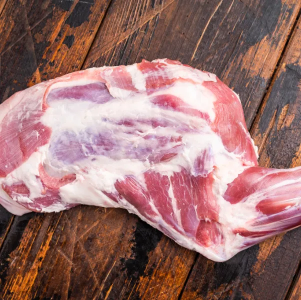 Lamsschouder met been